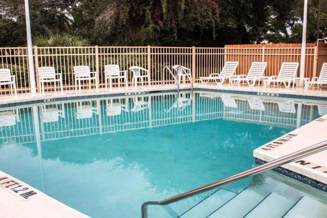 Quality Inn & Suites St Augustine Beach Area St. Augustine Beach Ngoại thất bức ảnh