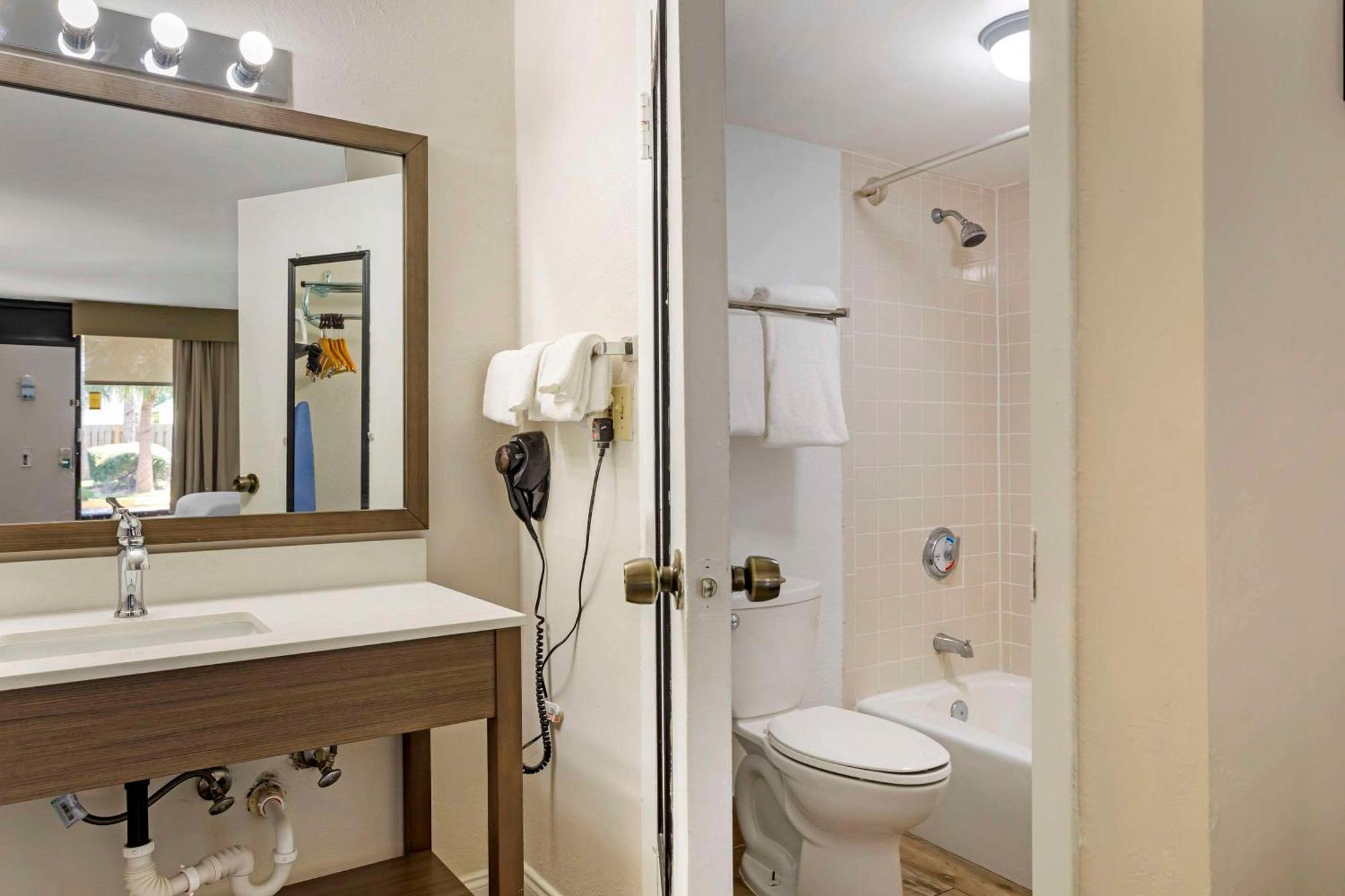 Quality Inn & Suites St Augustine Beach Area St. Augustine Beach Ngoại thất bức ảnh